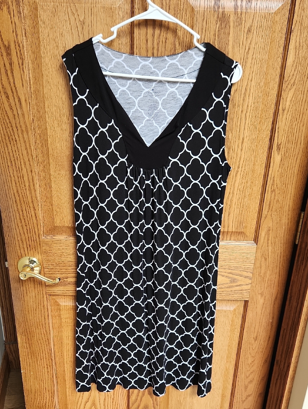 St. John's Bay Gray & White Geometric Top